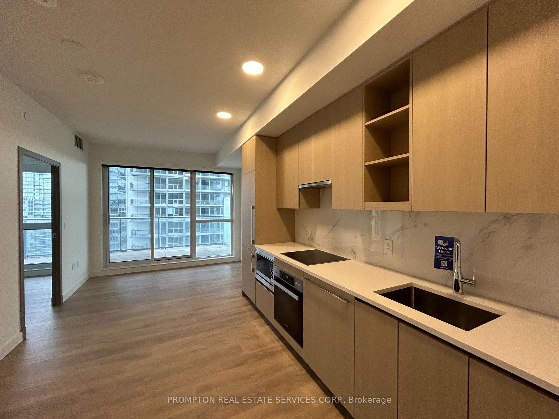 27 Mcmahon Drive Unit 1615 photo 3