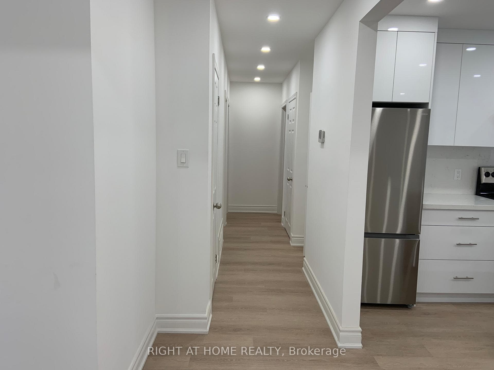 59 Glass Drive Unit Main photo 9
