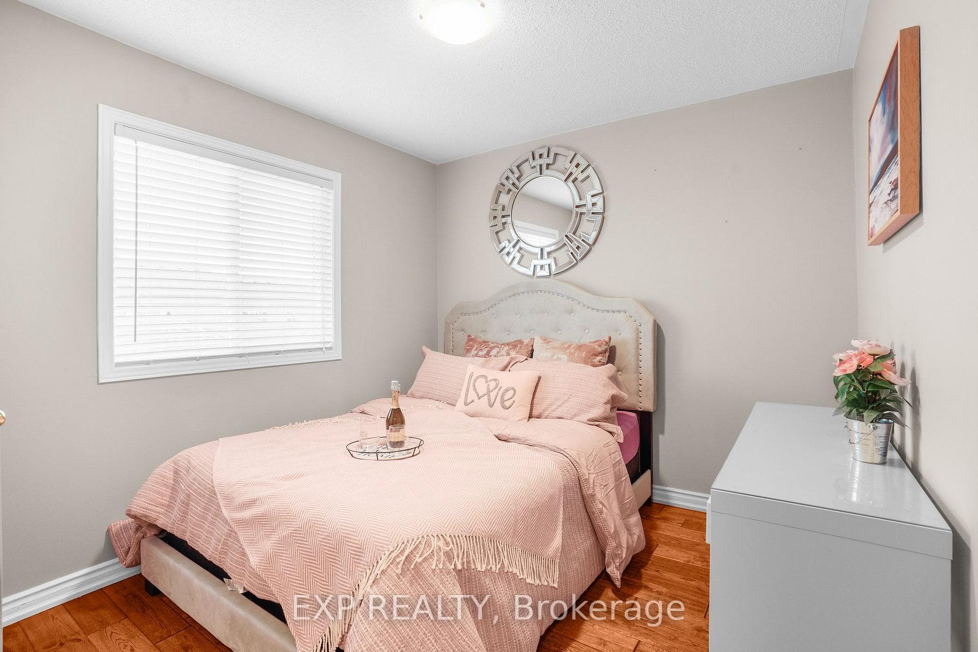 5812 Tenth Line photo 17