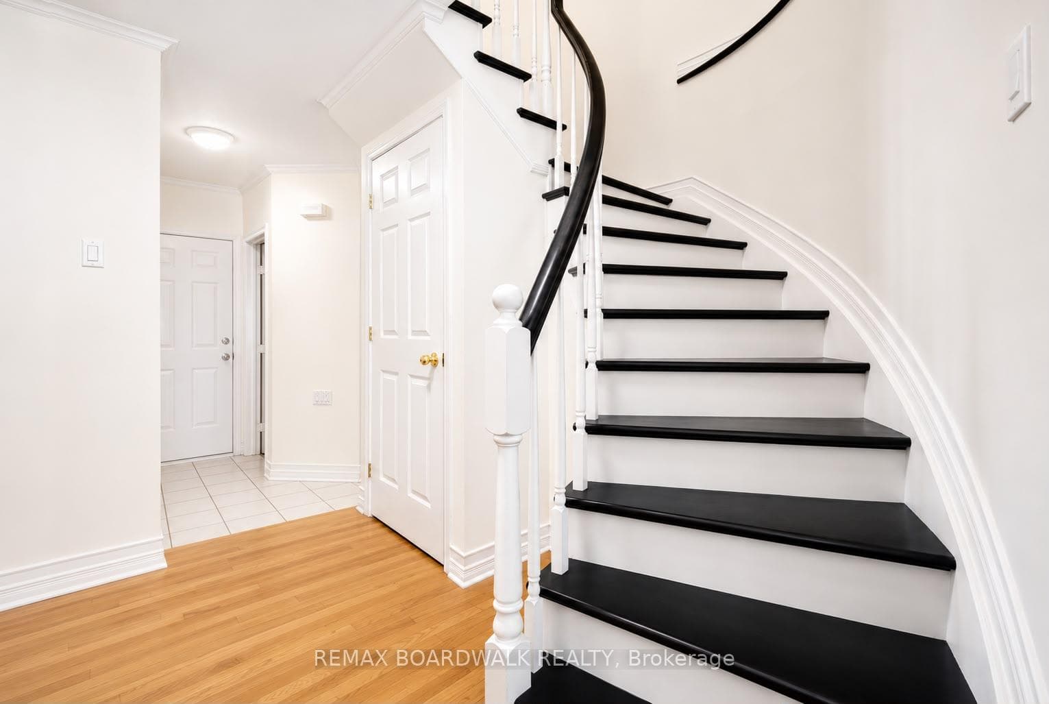 42 College Circle photo 4