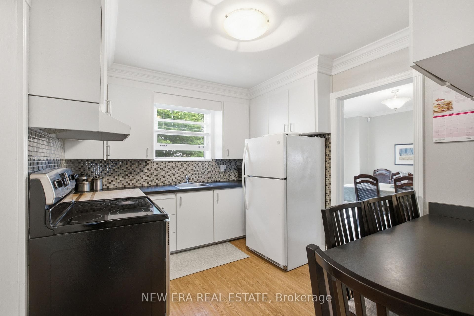 654 Bedford Park Avenue photo 15