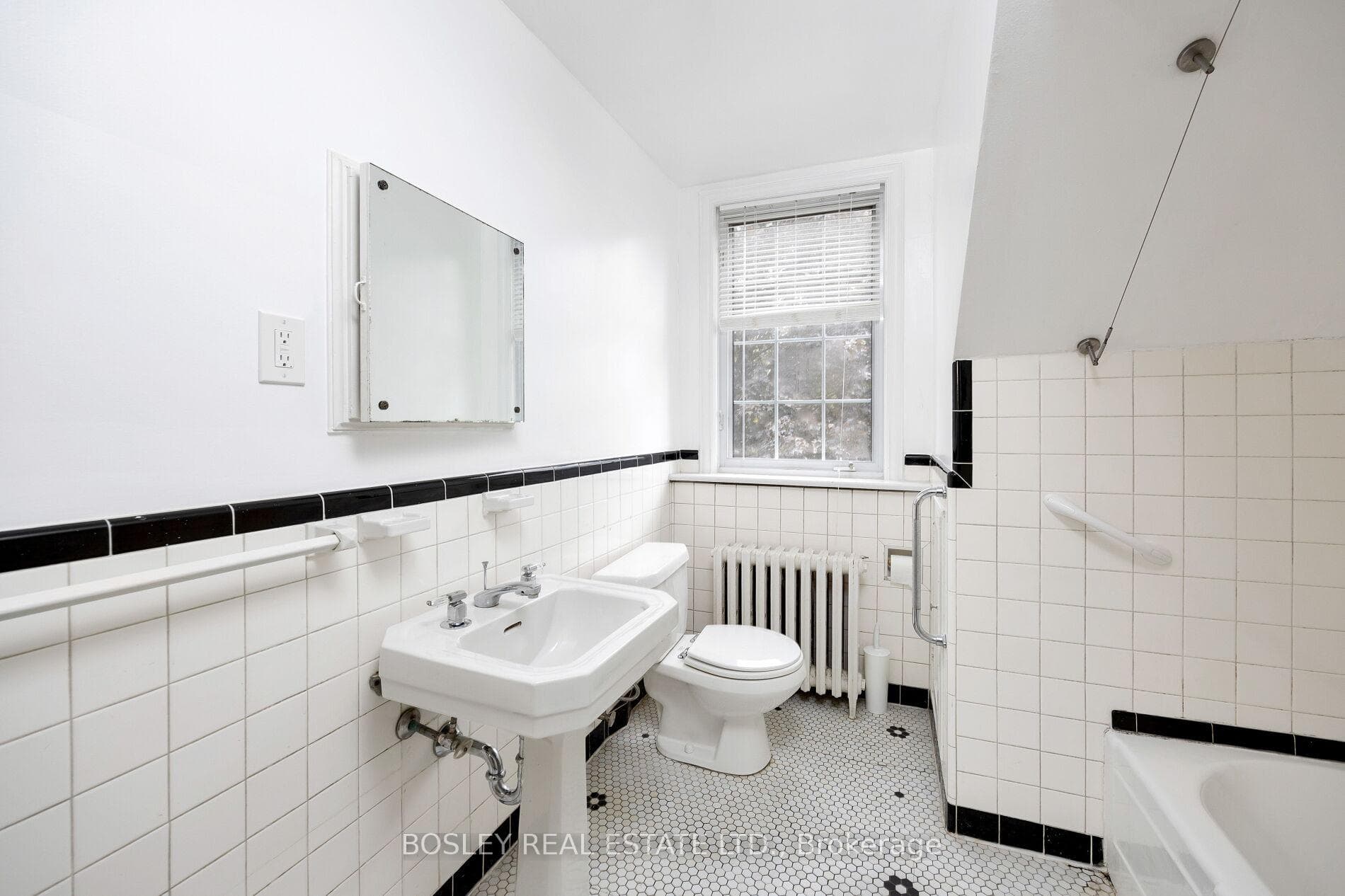 12 Southlea Avenue photo 24
