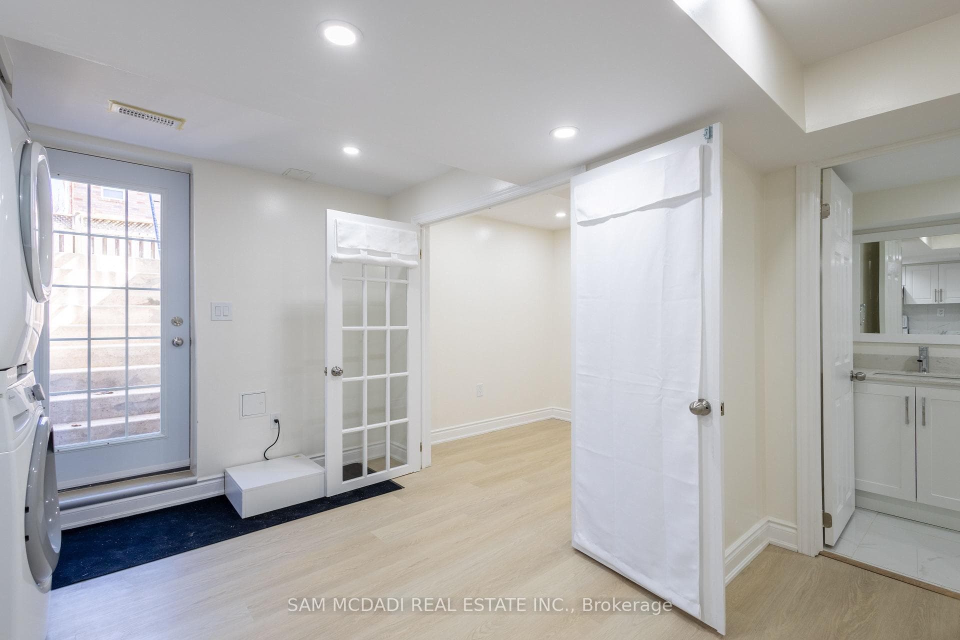 45 Springhurst Avenue Unit Bsmt photo 4