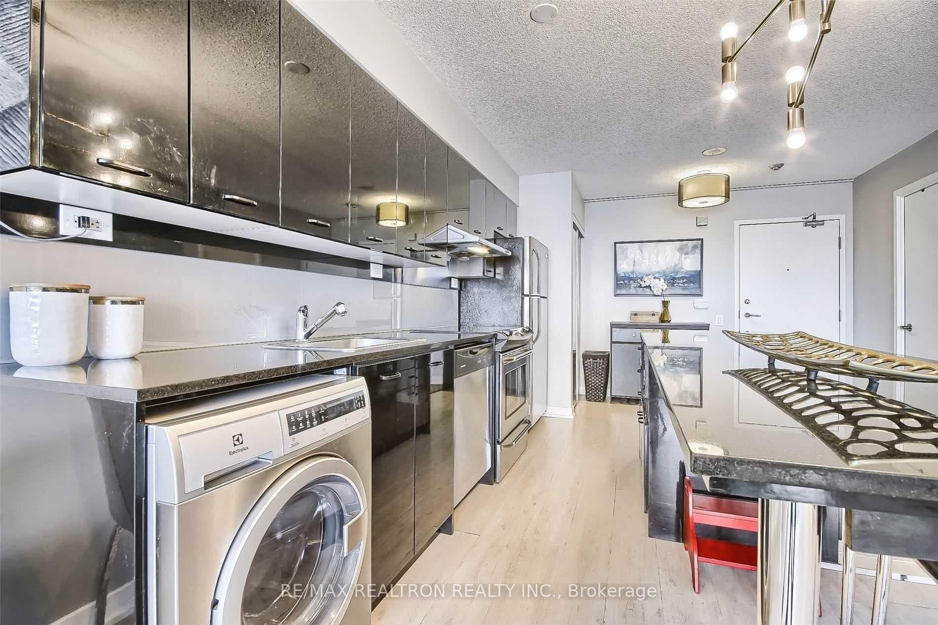 19 Singer Court Unit 907 photo 6