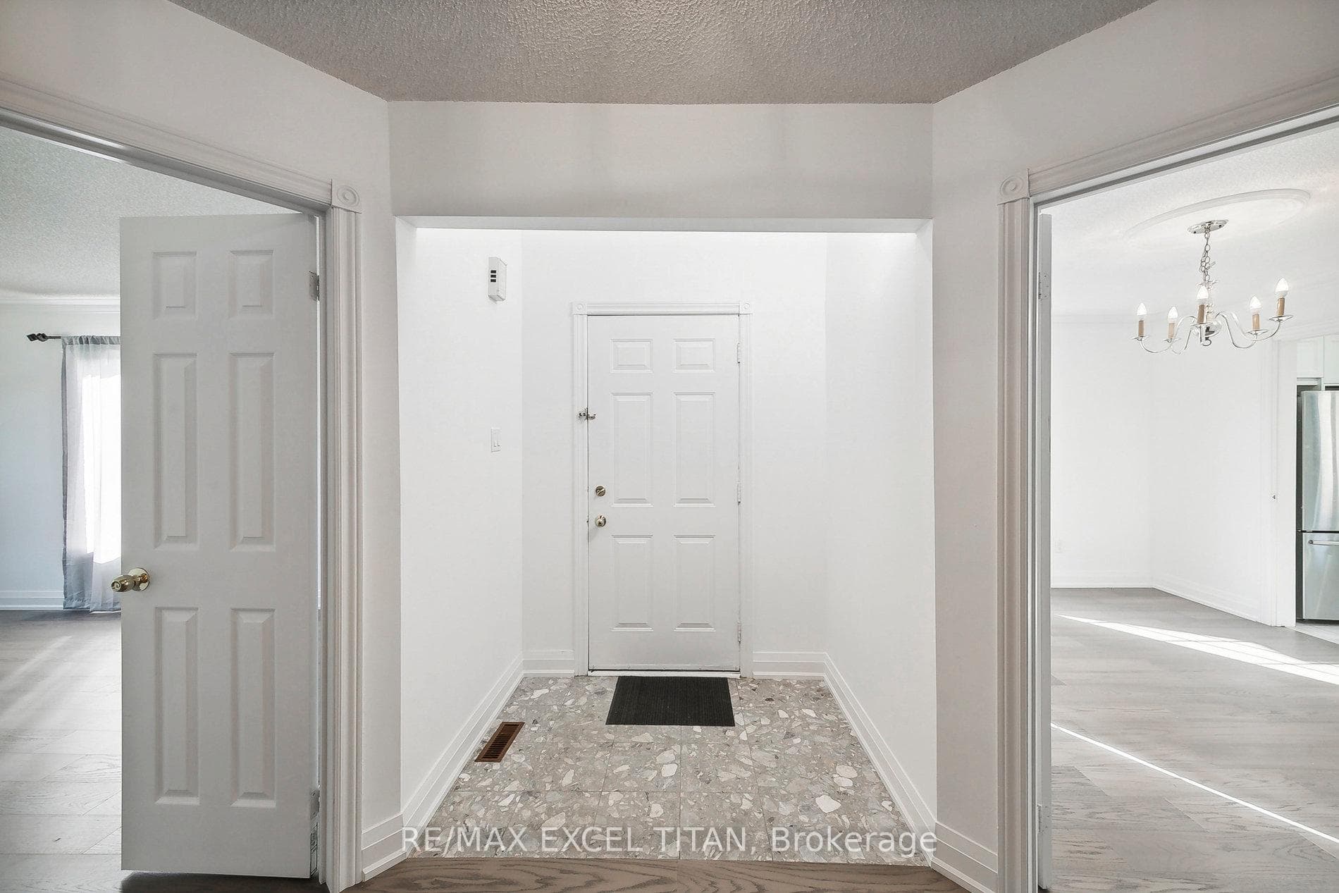 4582 Willow Creek Drive photo 6