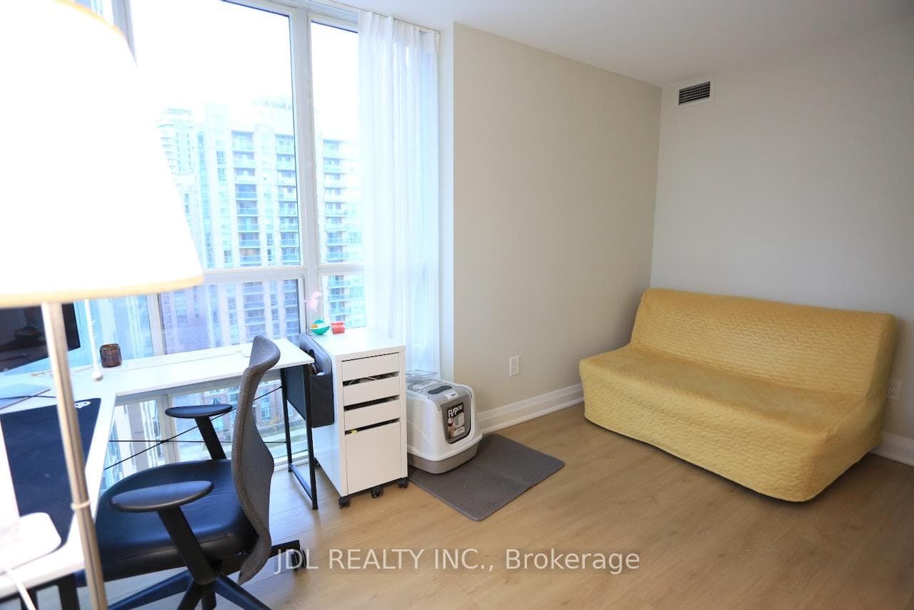 1 Pemberton Avenue Unit 1507 photo 9