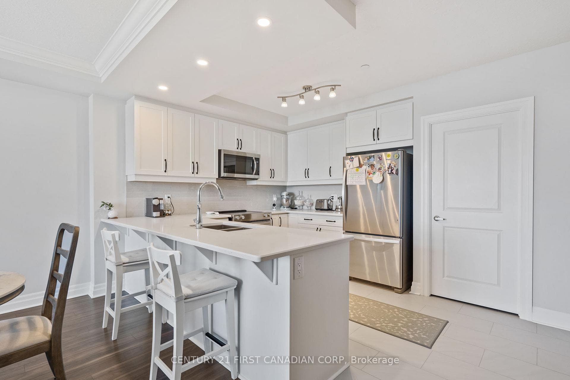 260 Villagewalk Boulevard Unit 503 photo 7