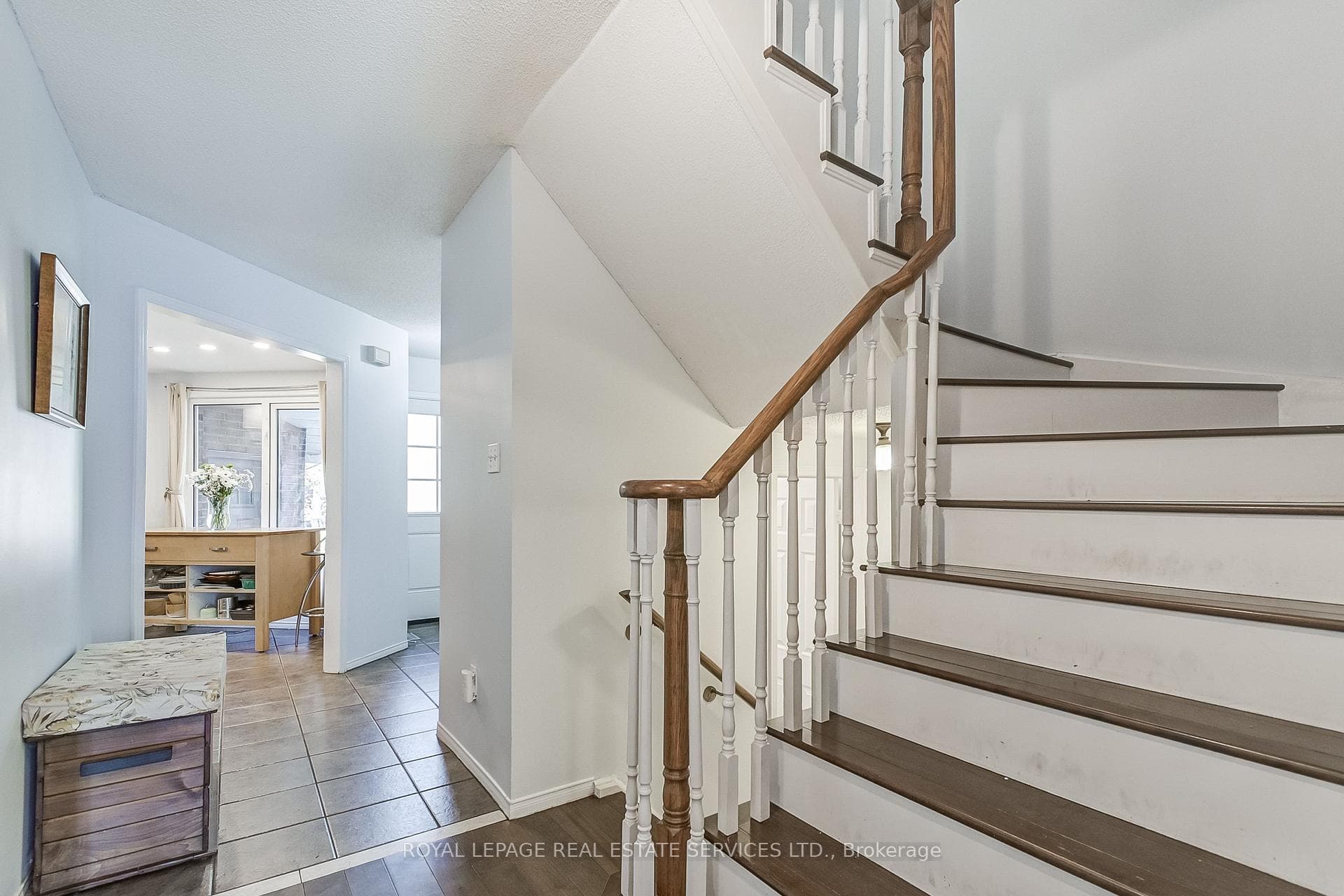 2785 Lindholm Crescent photo 17