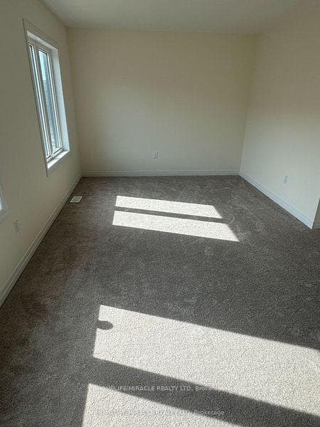 12 Dennis Avenue photo 6