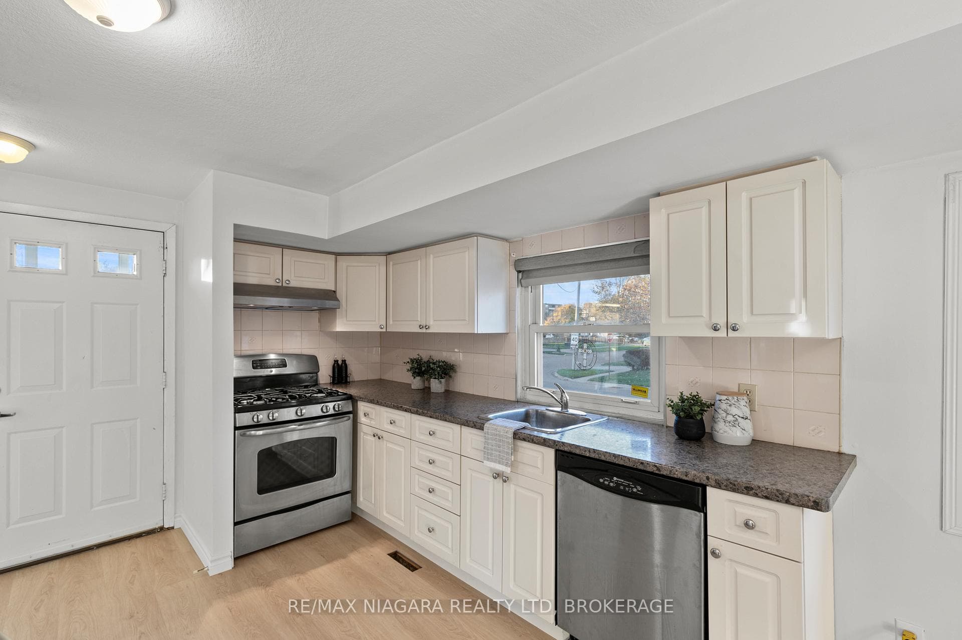 192 Dorchester Boulevard photo 7