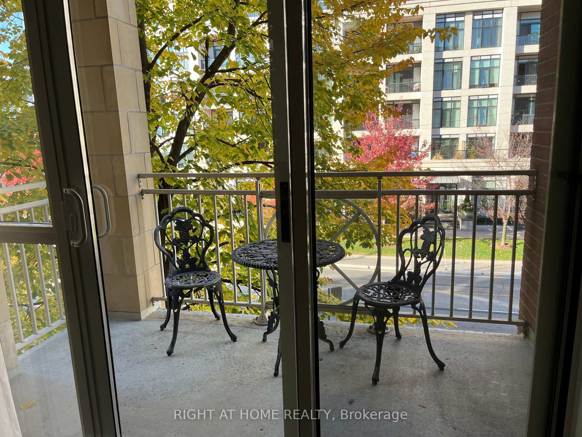 2511 Bloor Street Unit 307 photo 10