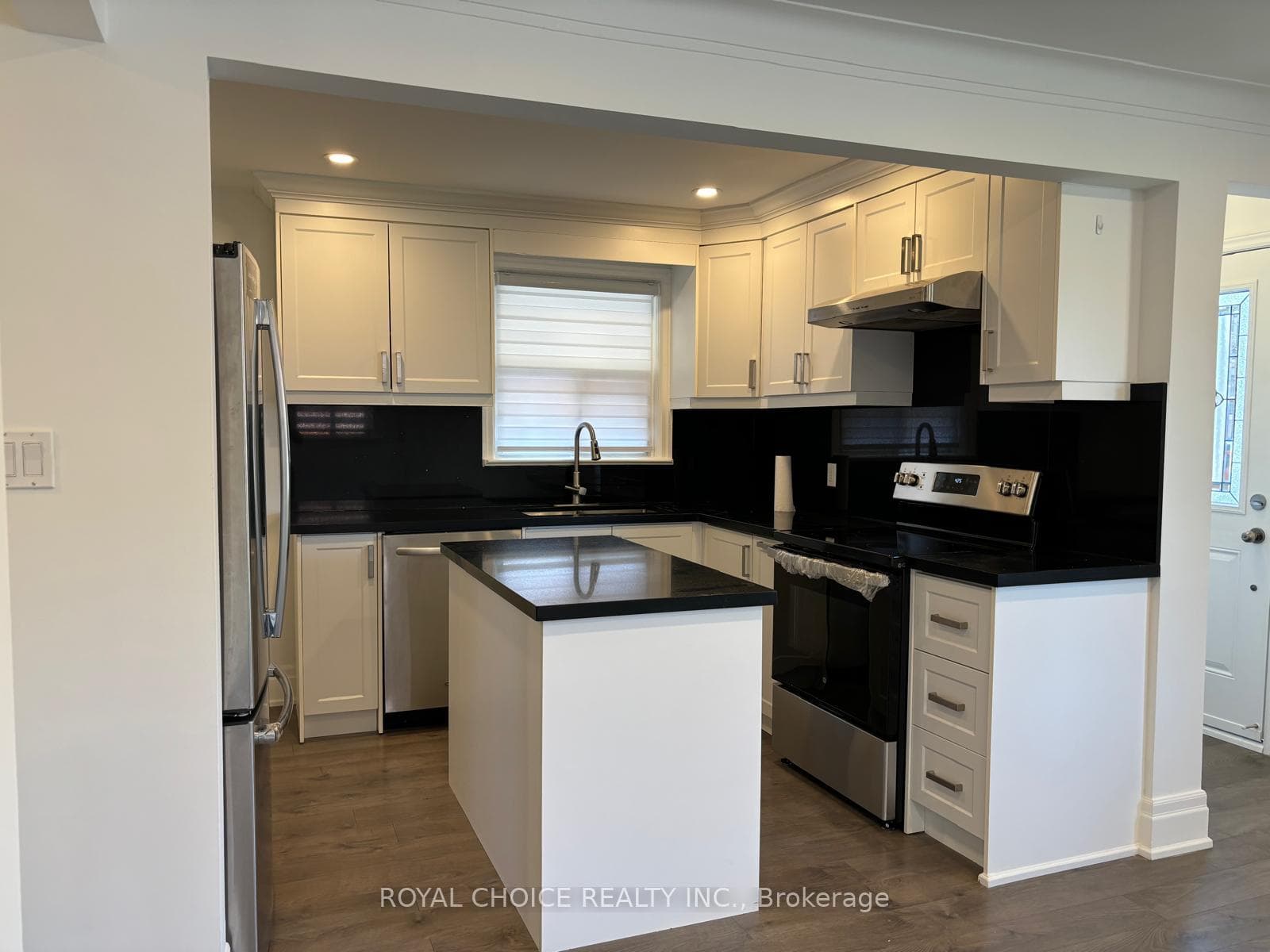 57 Athabaska Avenue photo 7