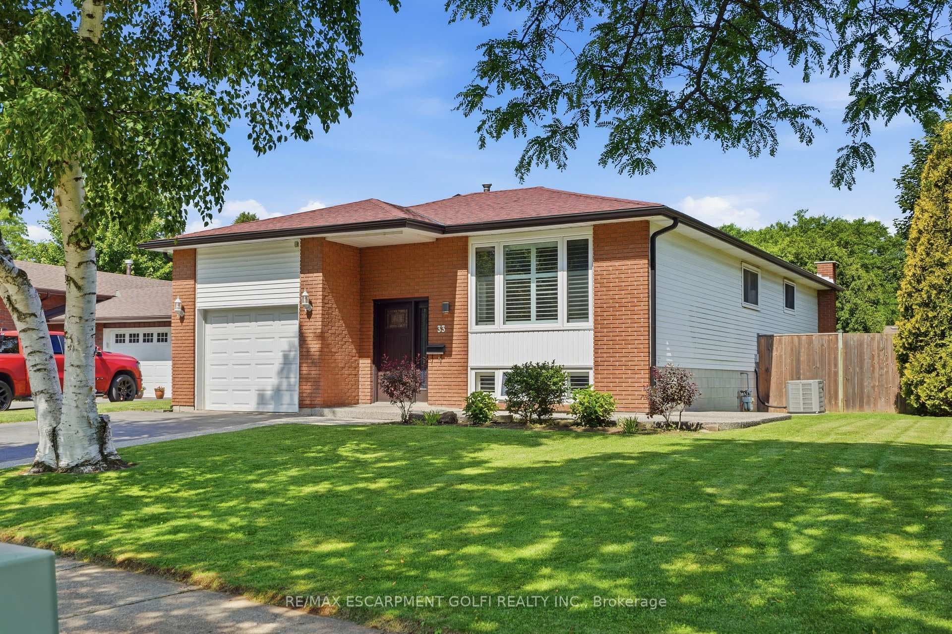 33 Debora Drive photo 3