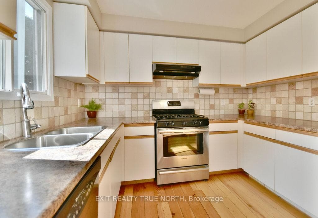 1889 Applewood Avenue photo 11