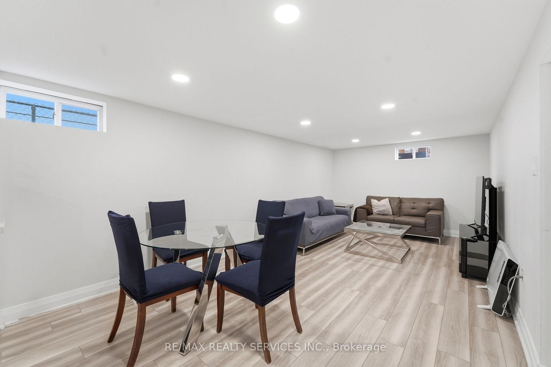 1305 Consort Crescent Unit BSMT photo 15