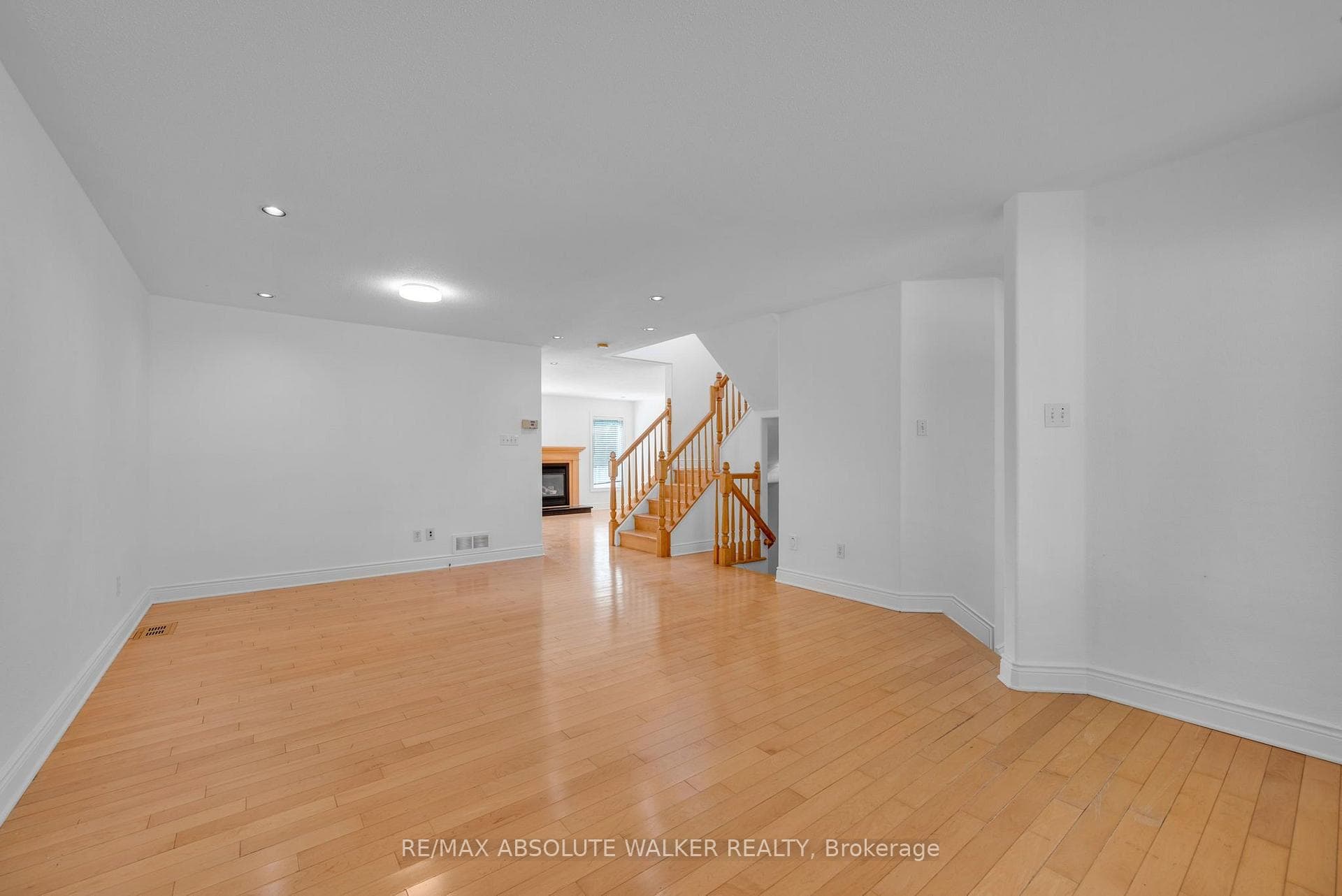 2269 Sandman Crescent photo 11