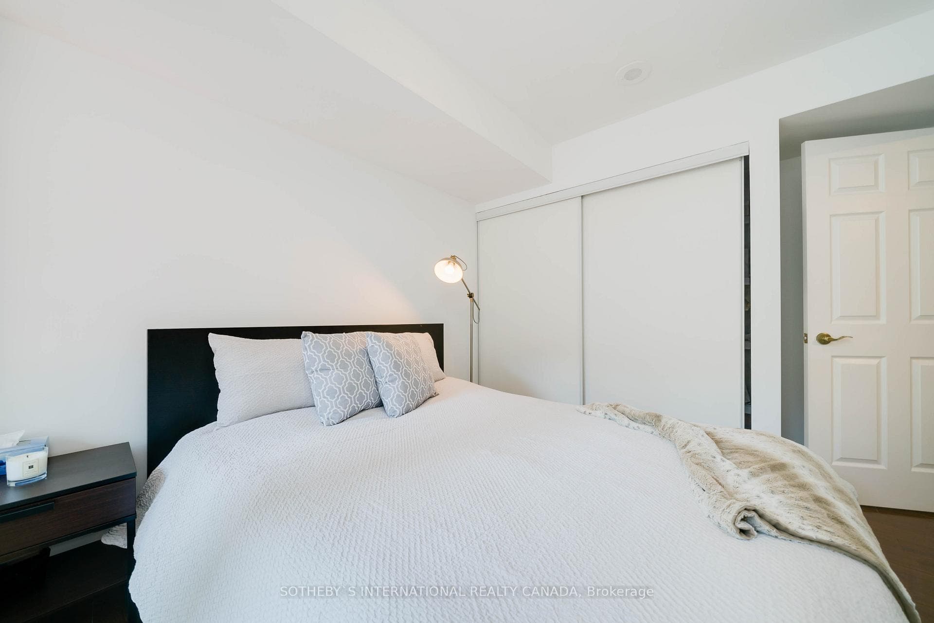 30 Grand Trunk Crescent Unit 501 photo 20