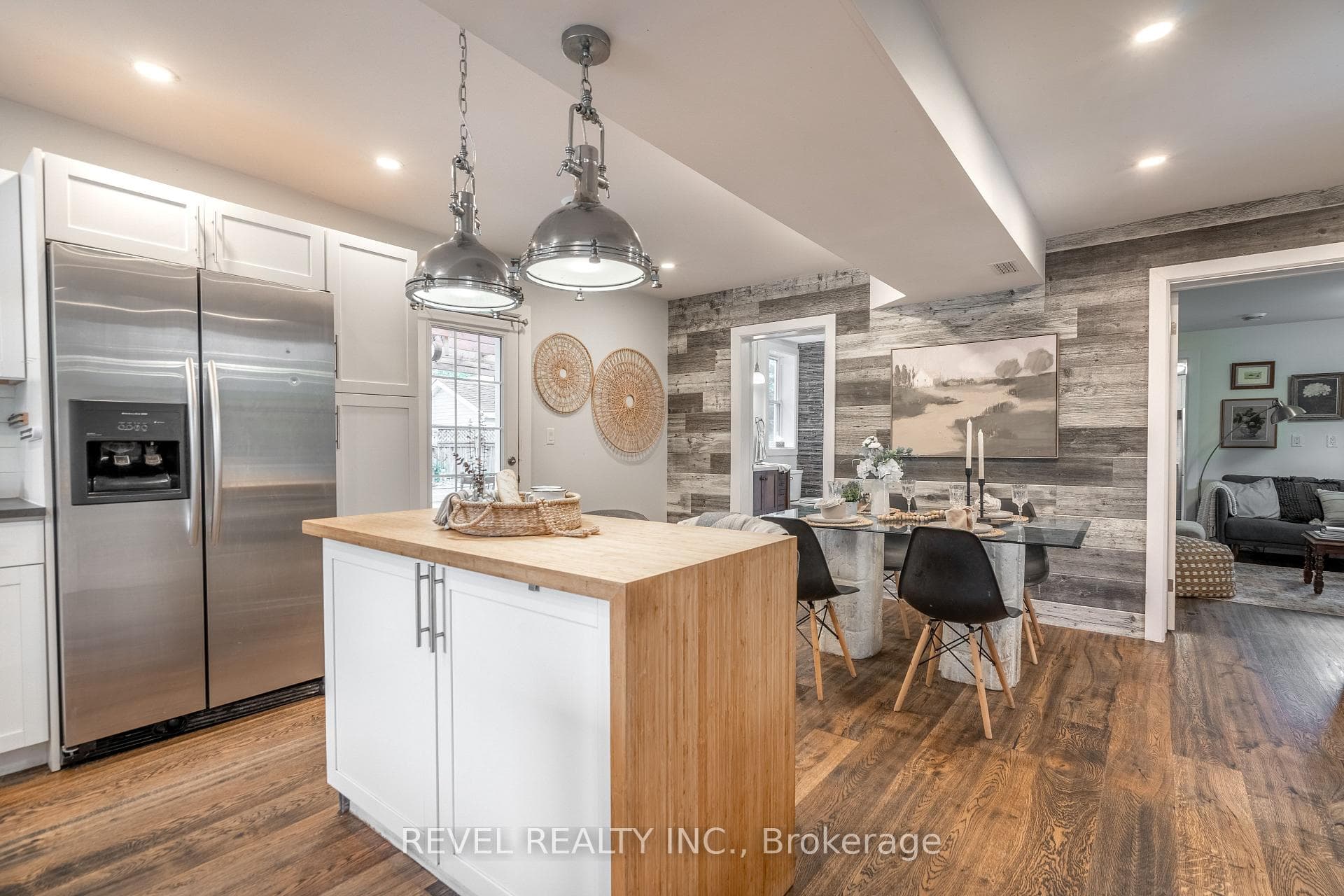 646 Bowan Street photo 11