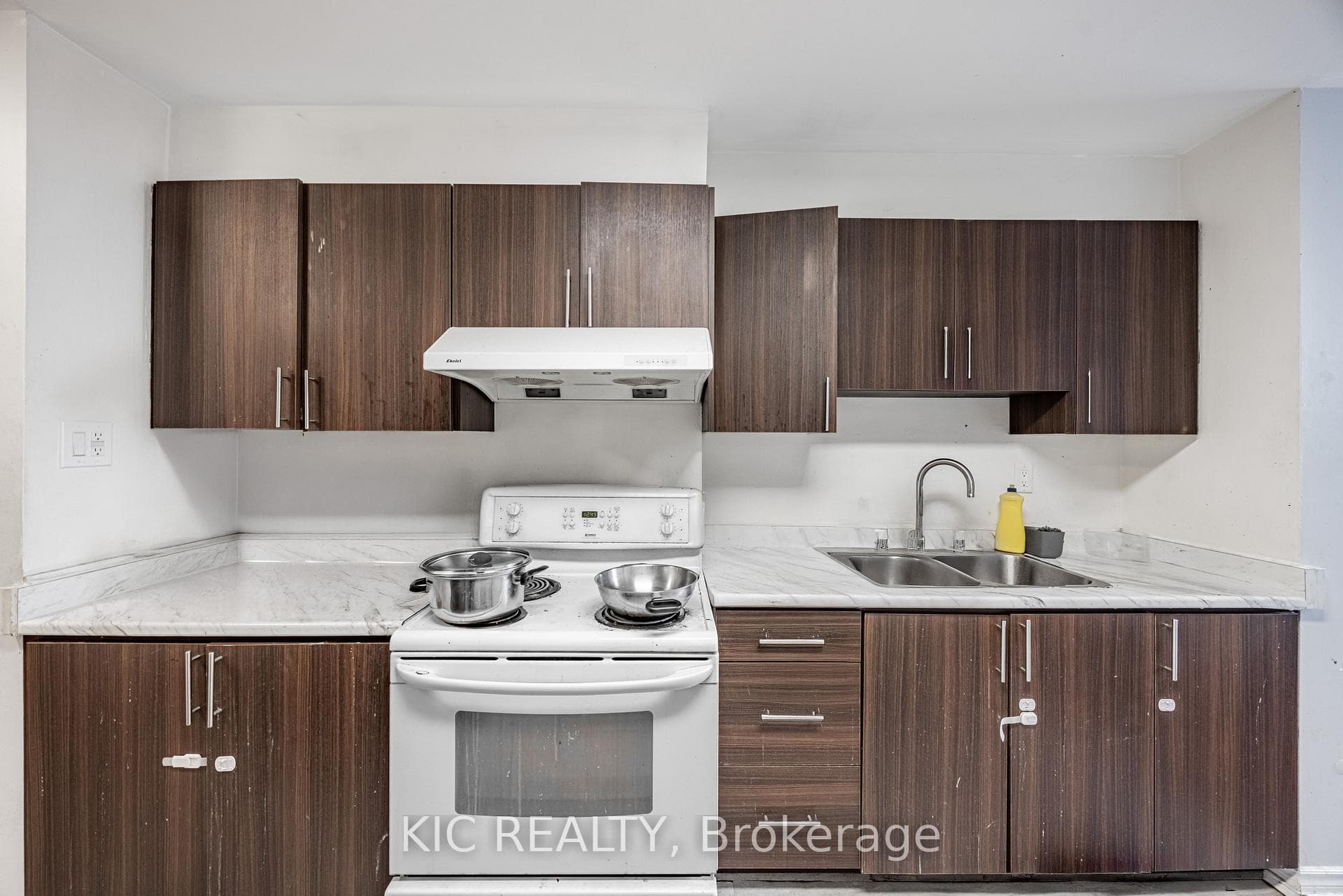 2645 KIPLING Avenue Unit 403 photo 6