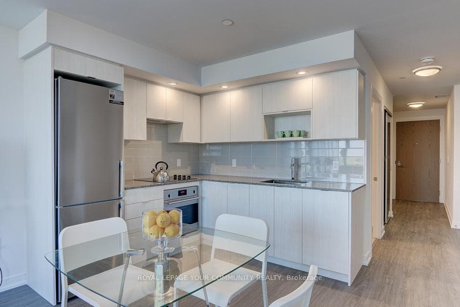 225 Village Green Square Unit 1010 photo 5