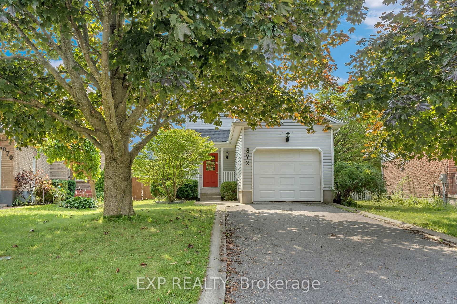 872 Muirfield Crescent photo 1