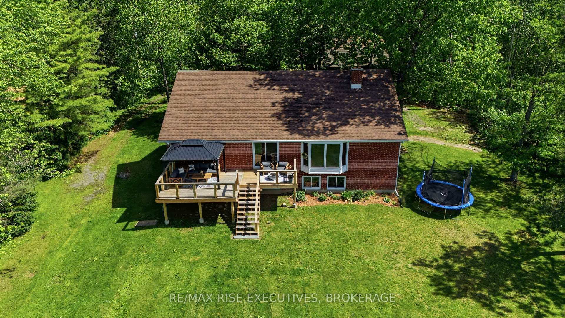 1520 Shore Road photo 3