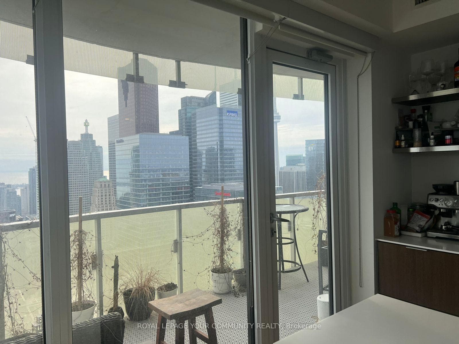197 Yonge Street Unit 4705 photo 11