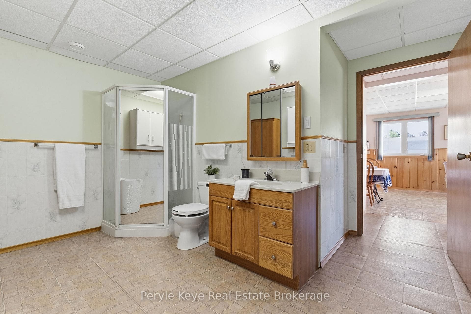 Lower level 3pc bathroom with laundry hook ups