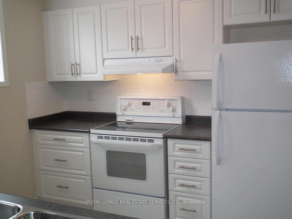 320 Lakeshore Road Unit 1 photo 4