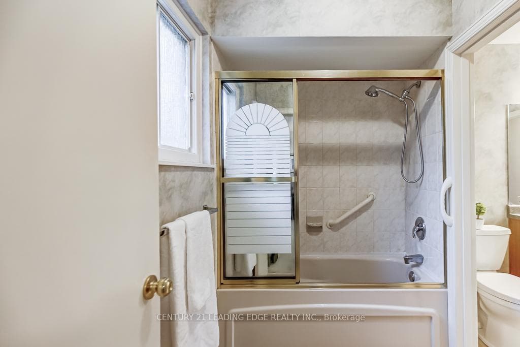 15 BAKERDALE Road photo 24