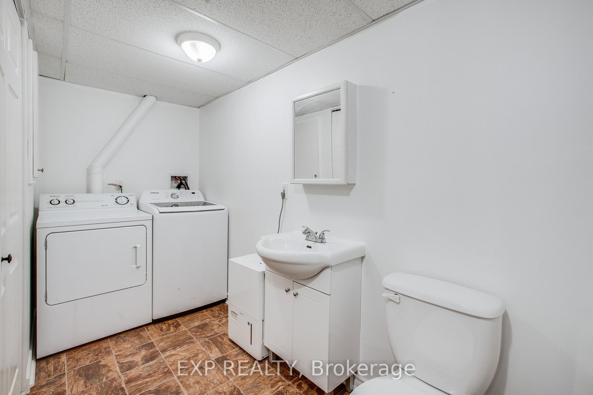 1 Claude Street photo 29