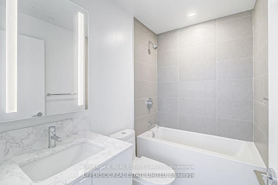 270 Dufferin Street Unit 618 photo 3