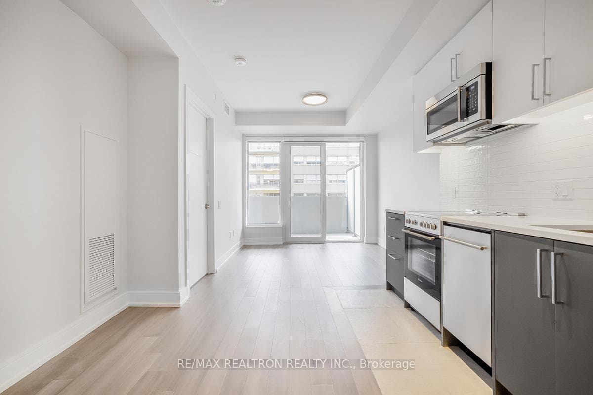 2525 Bathurst Street Unit 805 photo 2