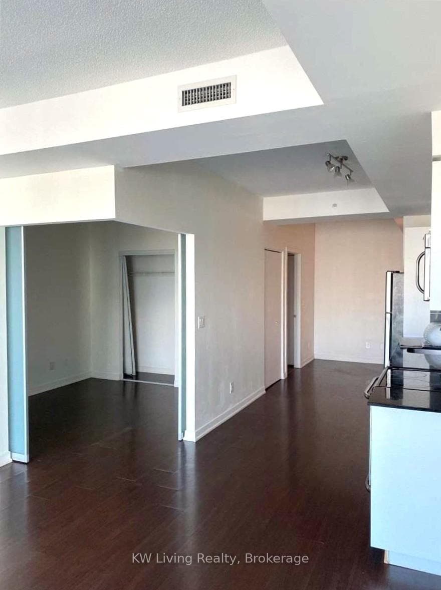 150 East Liberty Street Unit 2004 photo 6