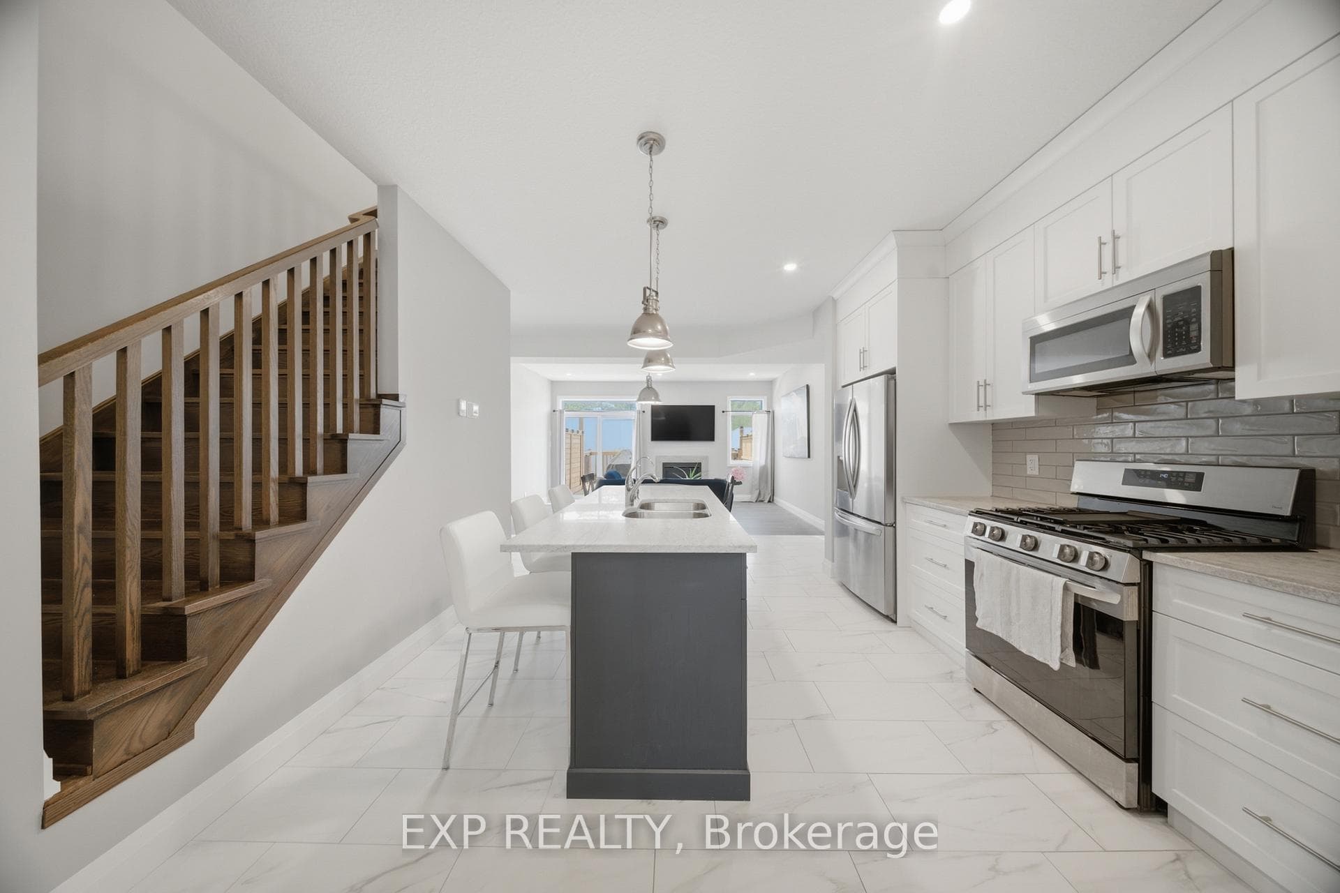 107 Stephenson Way photo 9