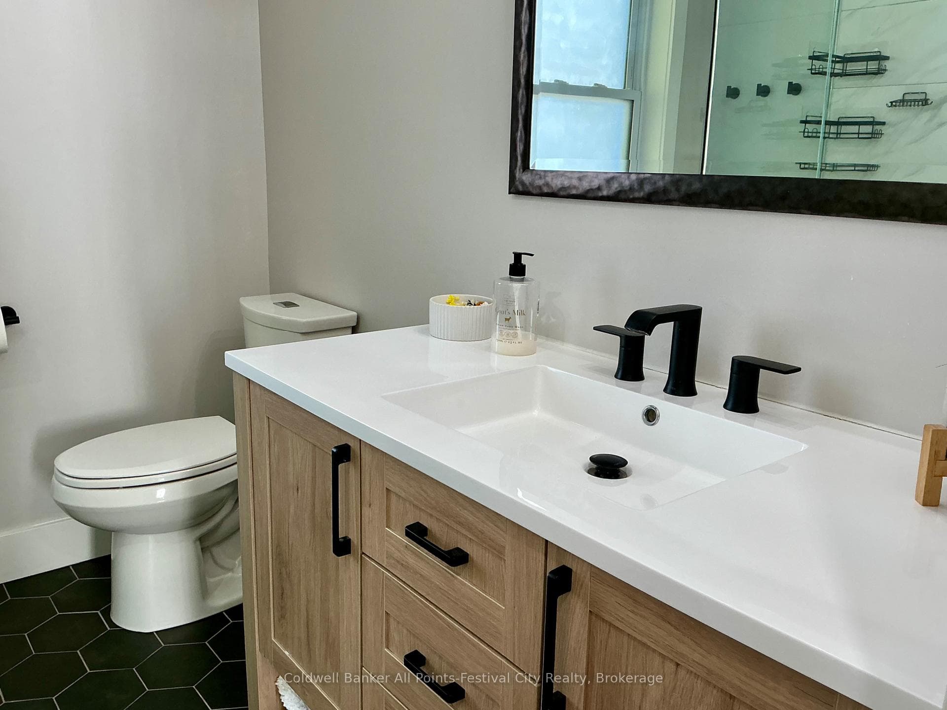 297 Wellington Street photo 36