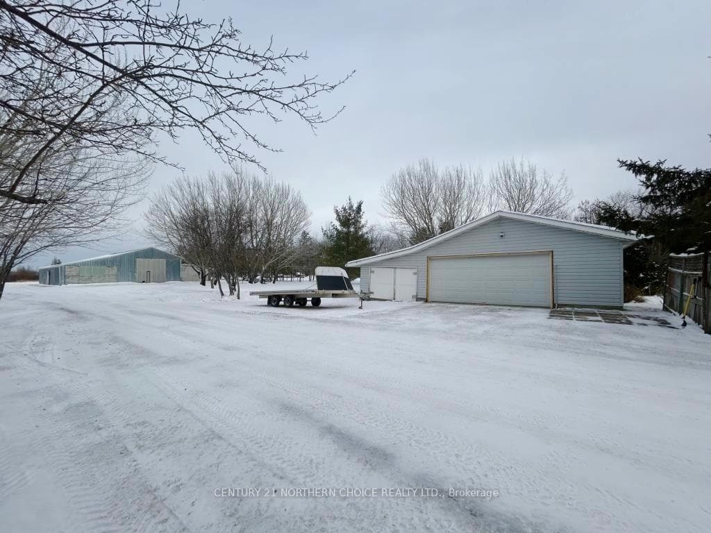 520 Hwy 11/71 photo 3