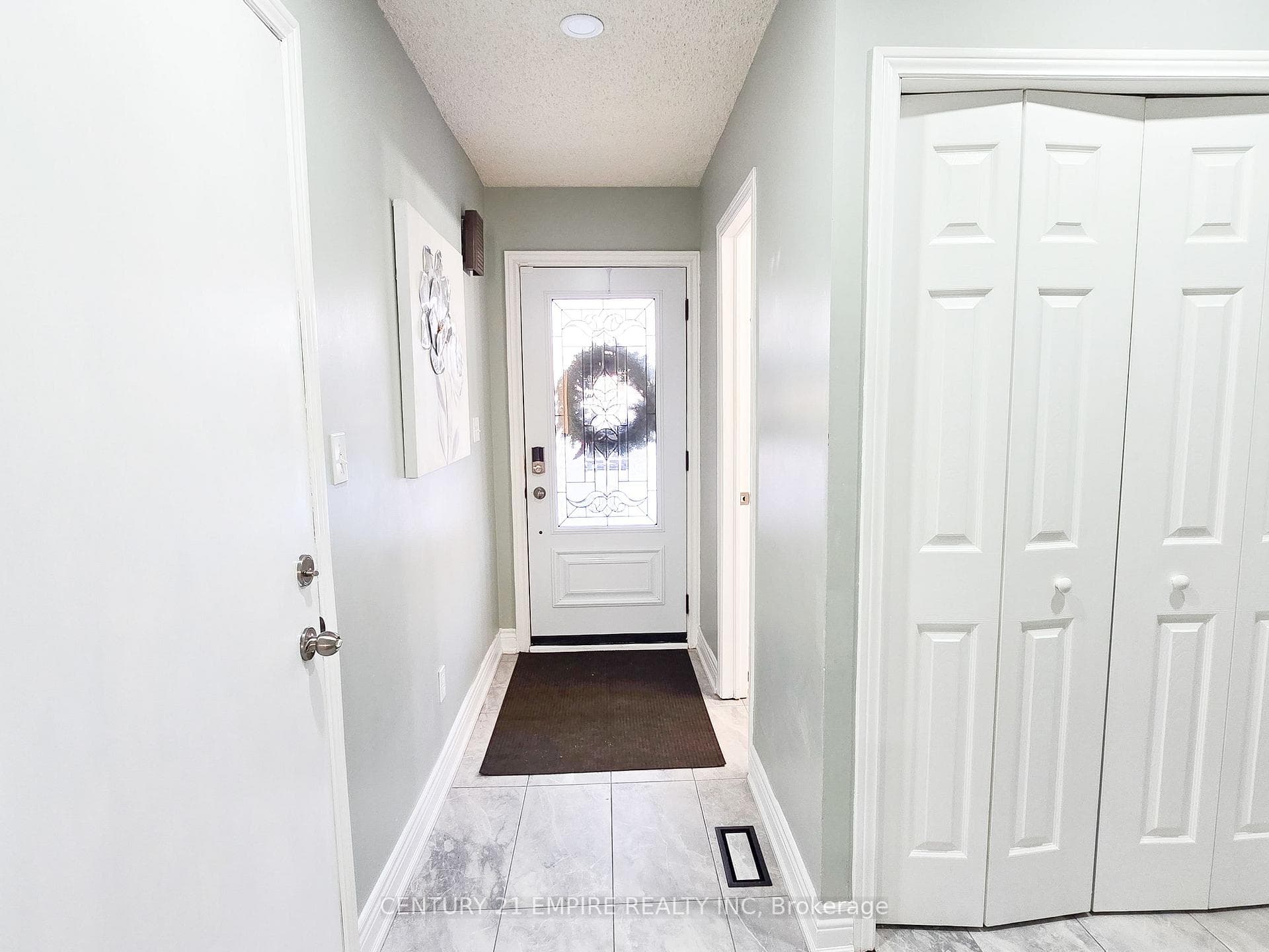 154 Adele Crescent photo 2
