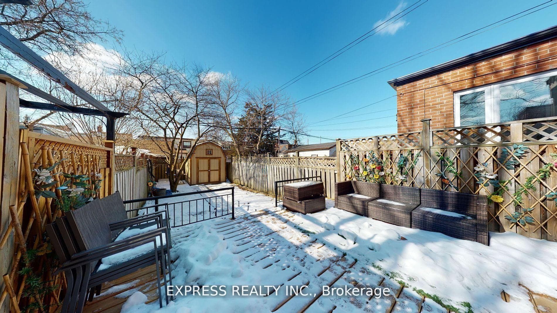 146 Blackthorn Avenue Unit Lower photo 12