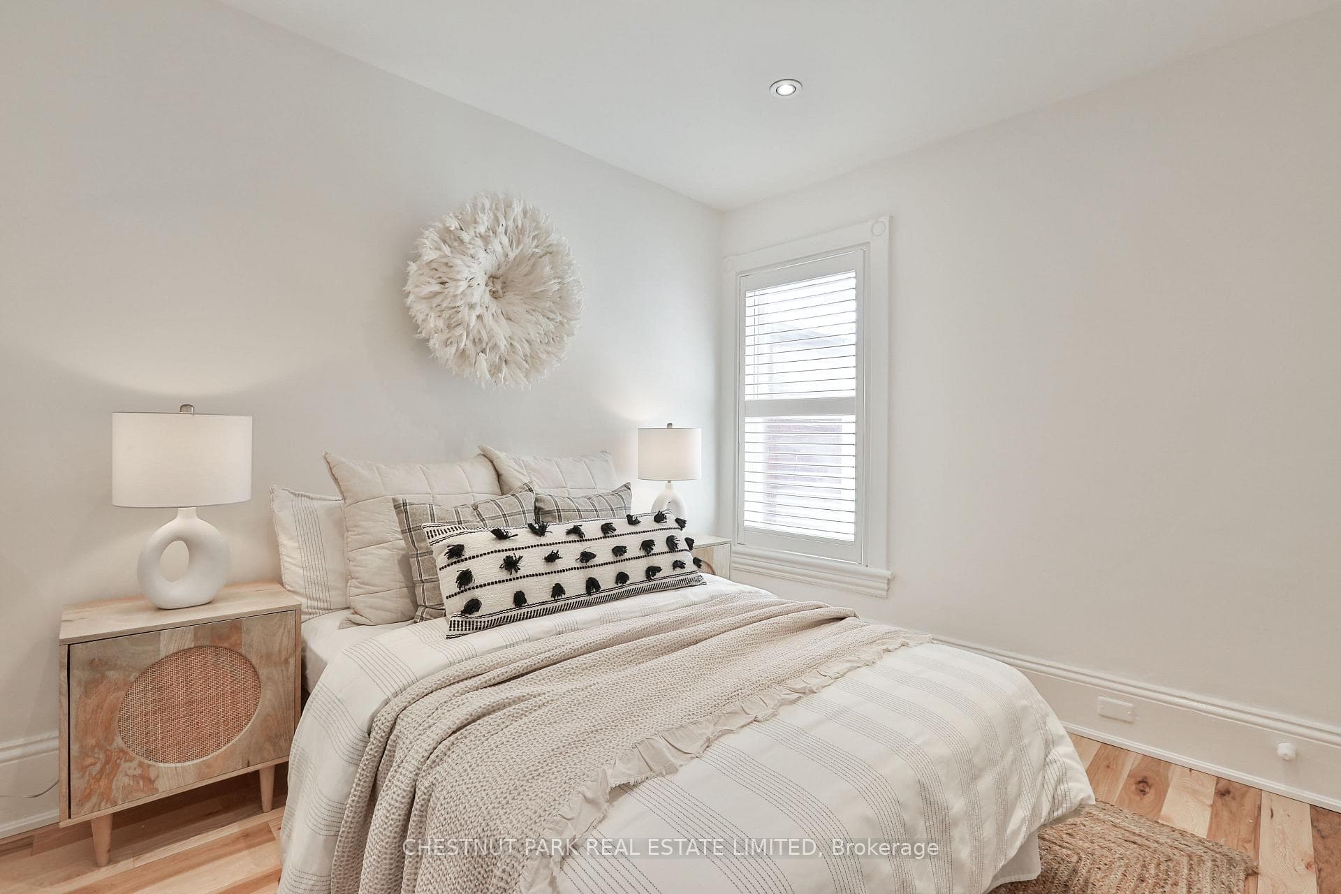 560 Gladstone Avenue photo 26