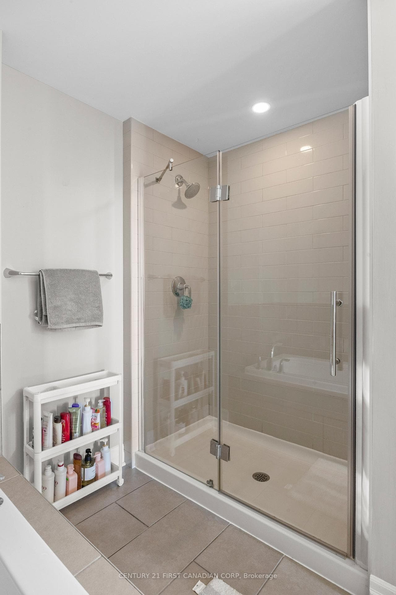 240 Villagewalk Boulevard Unit 605 photo 20