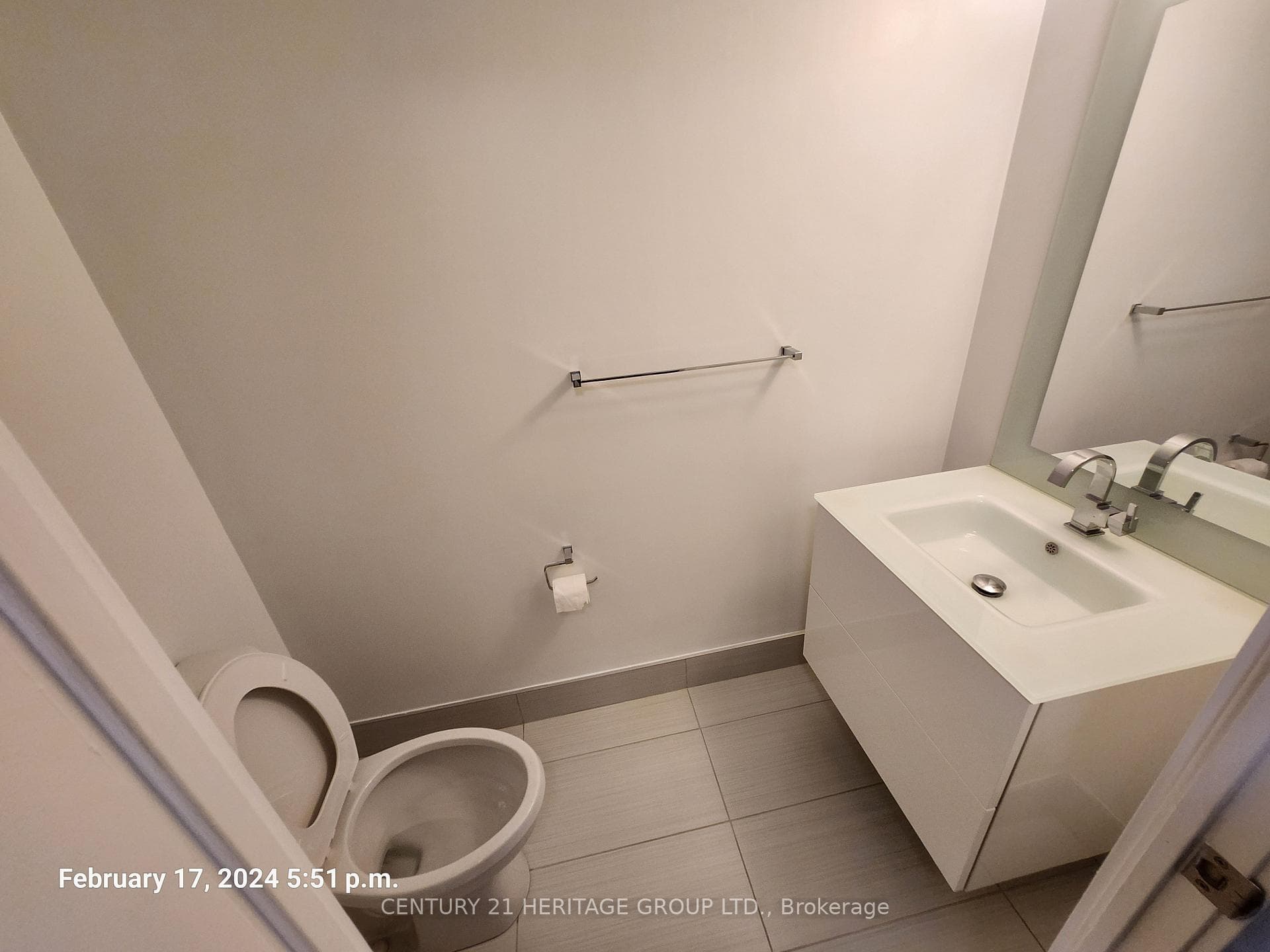 111 St. Clair Avenue Unit 930 photo 18