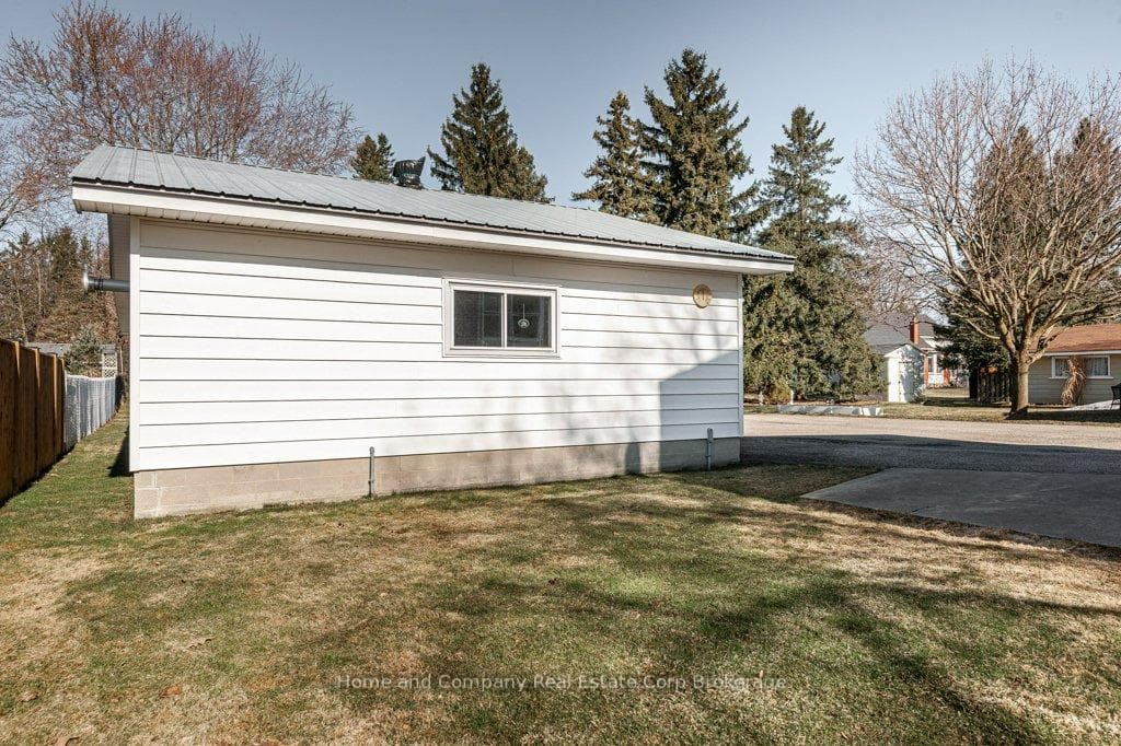 82 Huntingdon Avenue photo 32