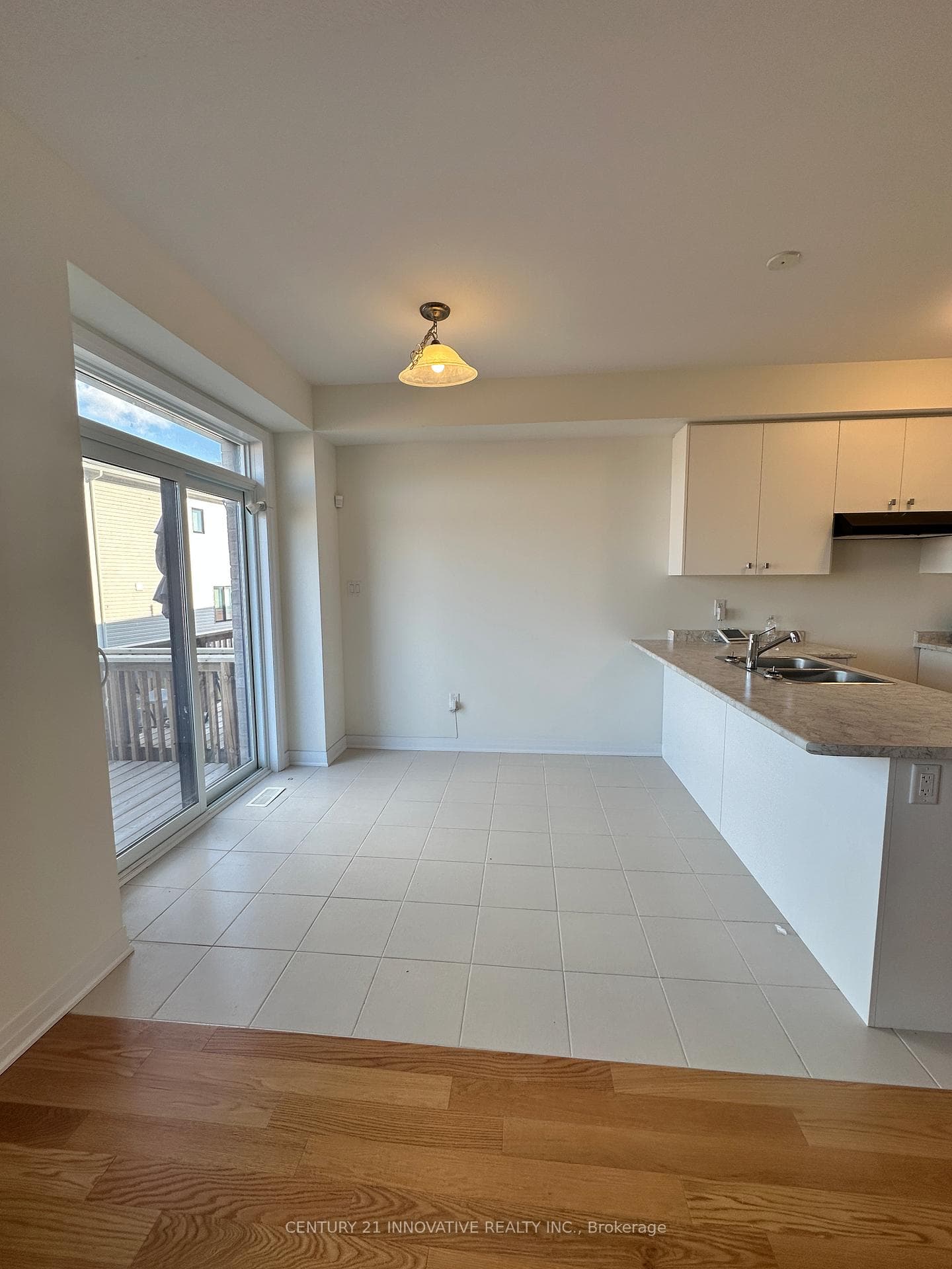202 Port Crescent photo 9
