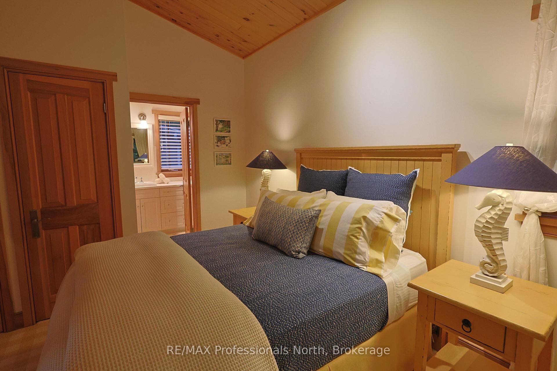 Suite bedroom with en suite