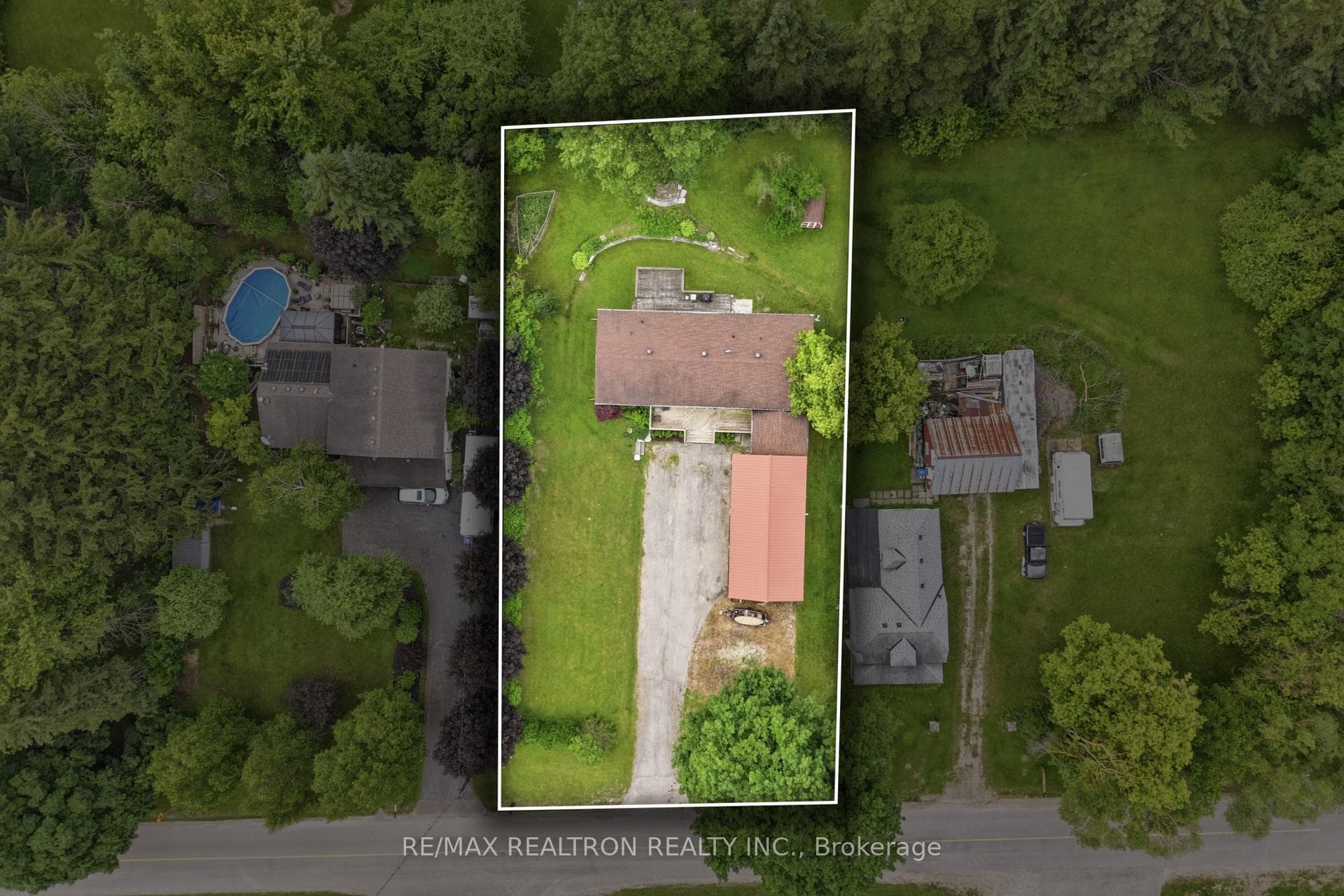 Spacious front yard