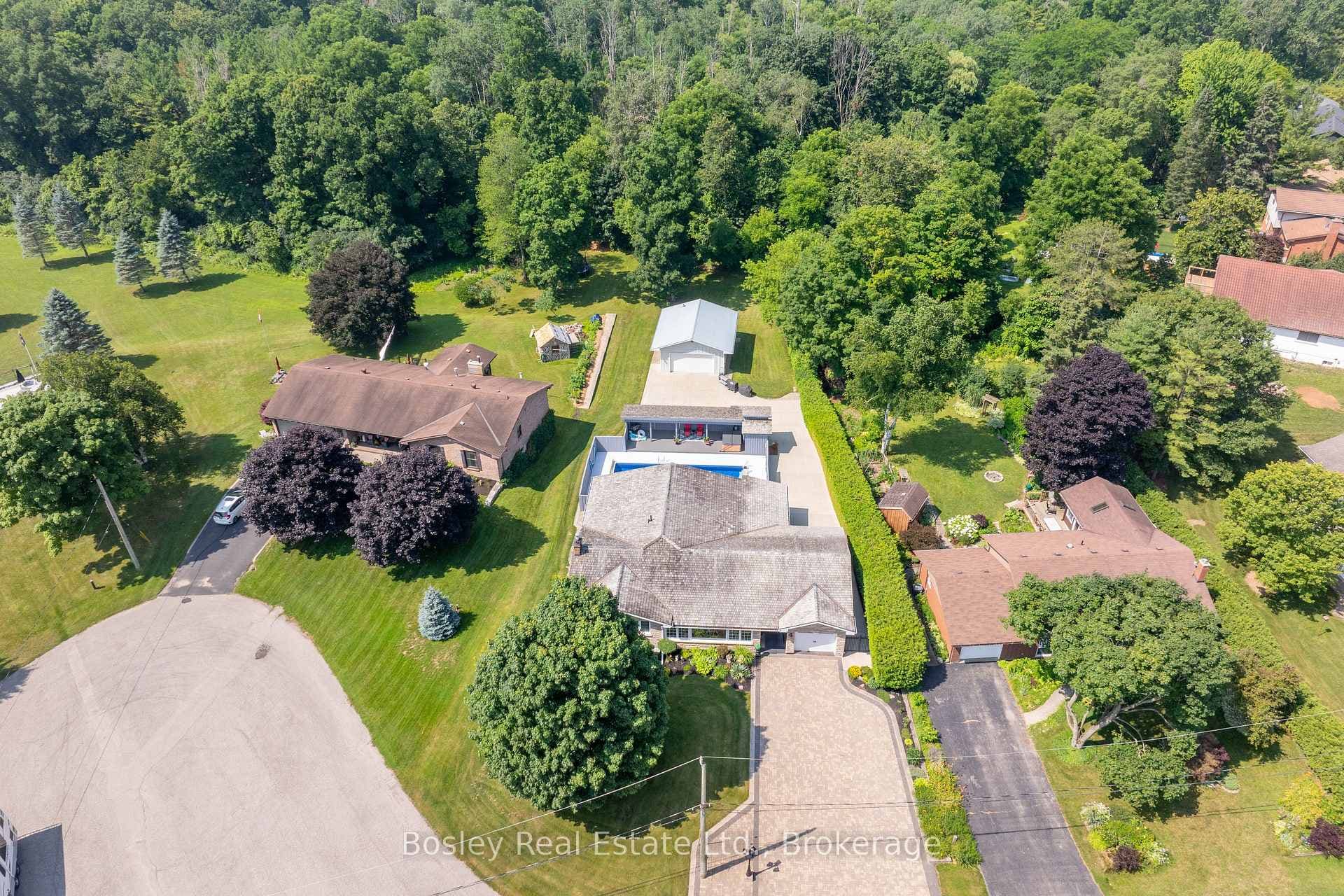 4 COLONIAL Drive photo 3