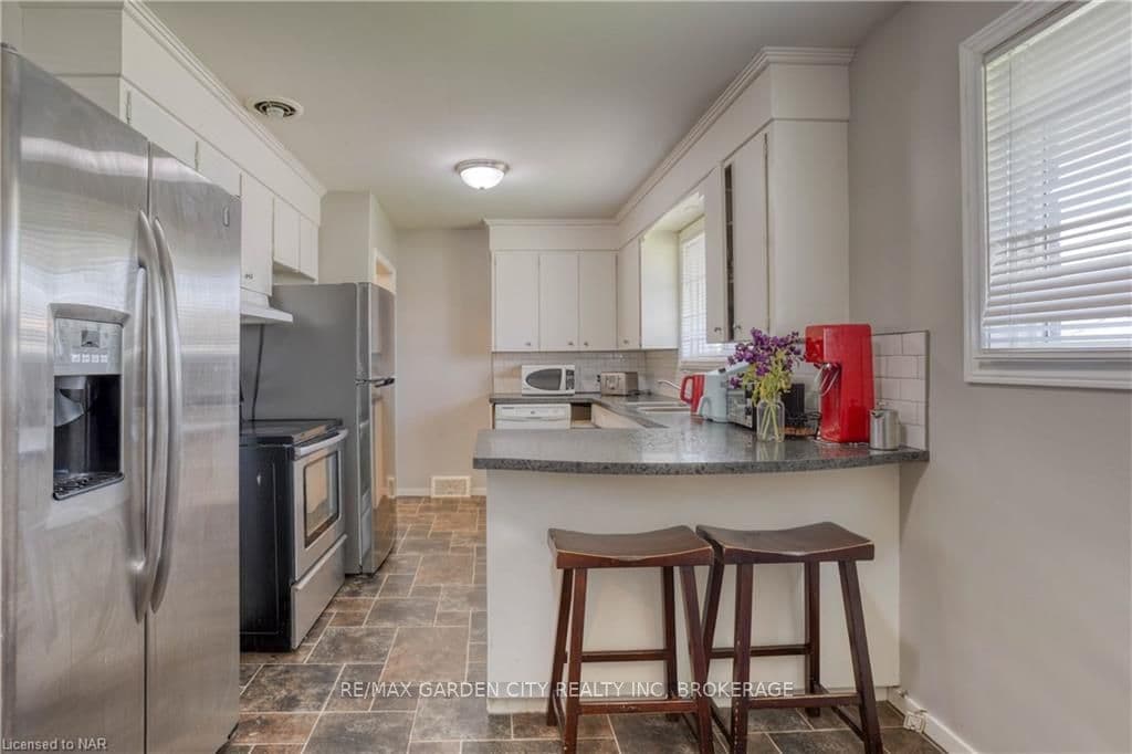 102 JACOBSON Avenue photo 7