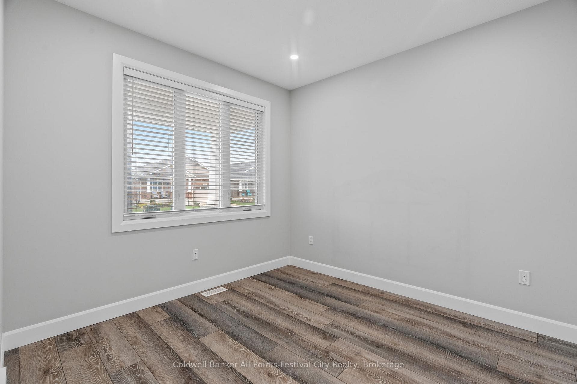 463 Warren Street photo 9