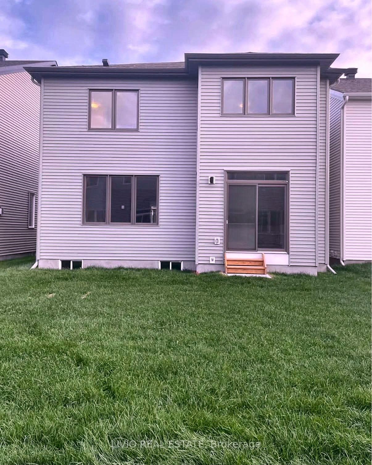 1007 SHOWMAN Street photo 17